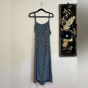 Maxi floral dress with open back